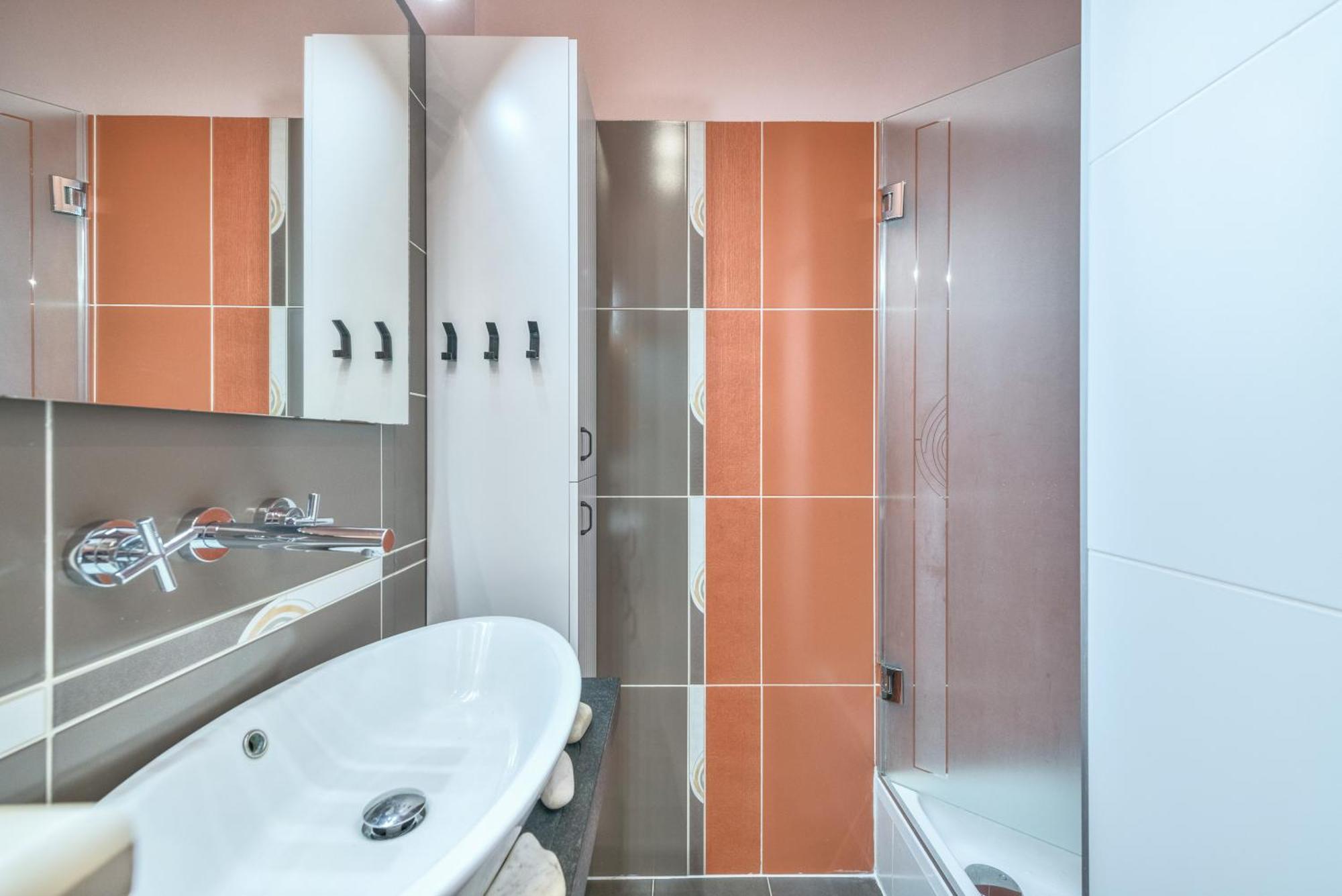 Dr - Harbor Apartment *